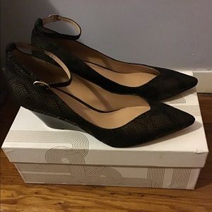 Sigerson Morrison shoes size 7.